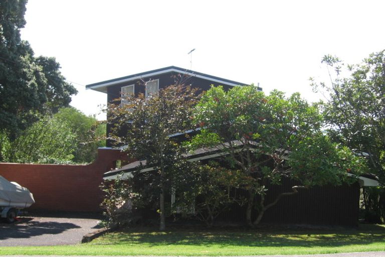 Photo of property in 21 Bournemouth Terrace, Murrays Bay, Auckland, 0630