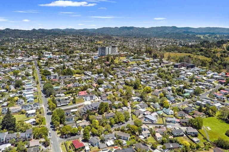 Photo of property in 10 Glucina Place, Glen Eden, Auckland, 0602