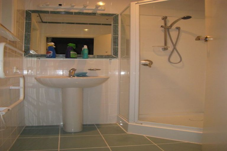 Photo of property in 1/3 Aorangi Place, Birkenhead, Auckland, 0626