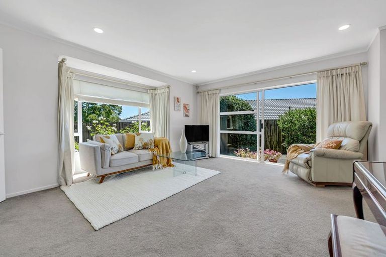 Photo of property in 1/5 Solana Court, Botany Downs, Auckland, 2010