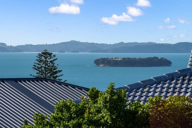 Photo of property in 2/5 View Road, Shelly Park, Auckland, 2014