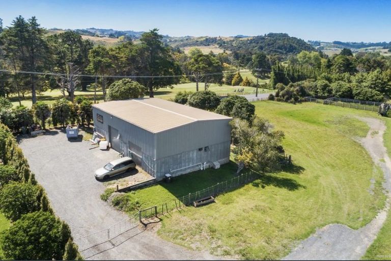 Photo of property in 63 Whitford Park Road, Whitford, Manurewa, 2576