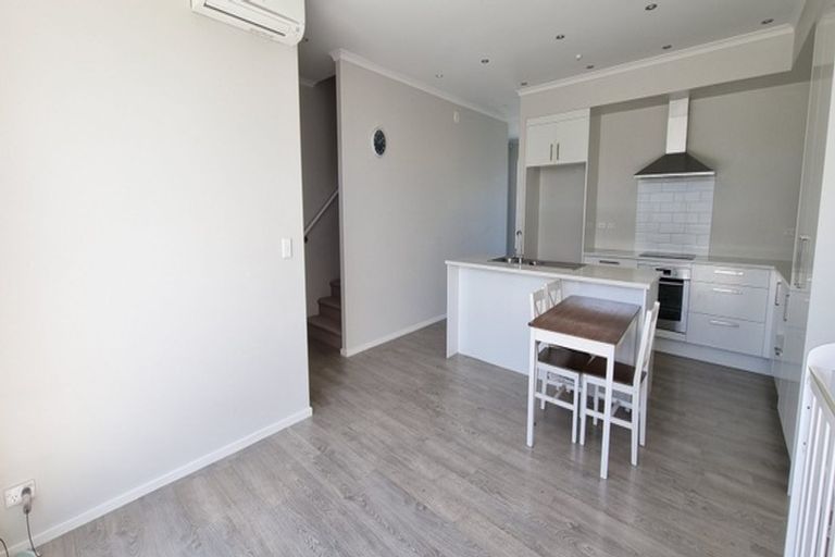 Photo of property in 17 Barbados Drive, Unsworth Heights, Auckland, 0632