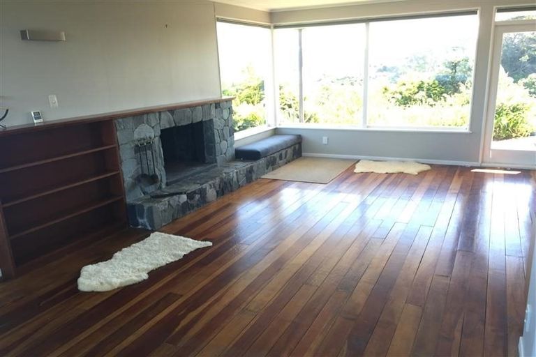 Photo of property in 200 Nevay Road, Karaka Bays, Wellington, 6022