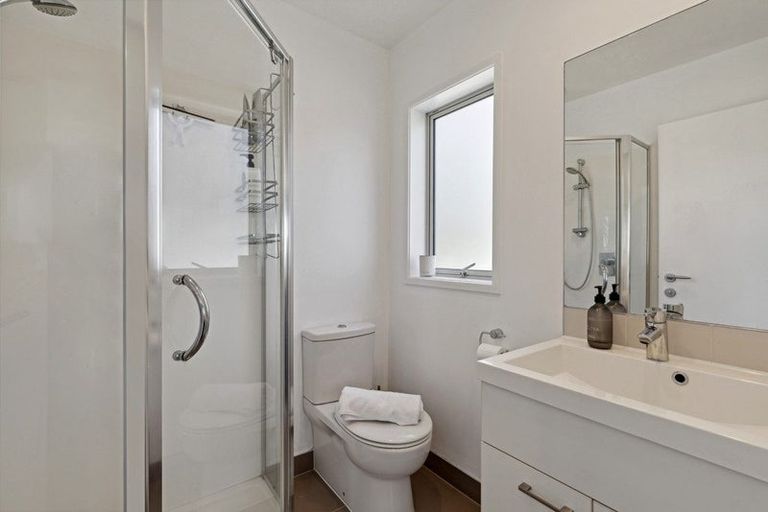 Photo of property in 15c Verran Road, Birkenhead, Auckland, 0626