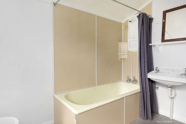 Photo of property in 5 Mangaroa Hill Road, Clouston Park, Upper Hutt, 5018