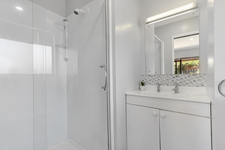 Photo of property in 15 Pinewood Grove, Botany Downs, Auckland, 2010