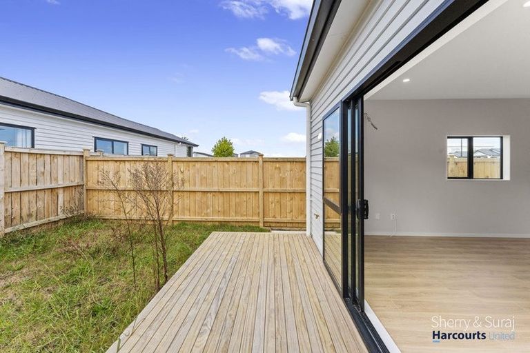 Photo of property in 39a Hari Road, Karaka, 2113