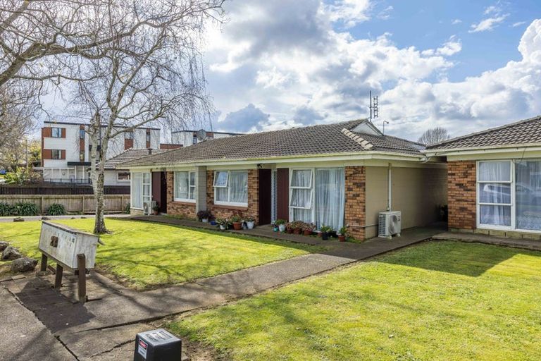 Photo of property in 28 Landscape Road, Papatoetoe, Auckland, 2025