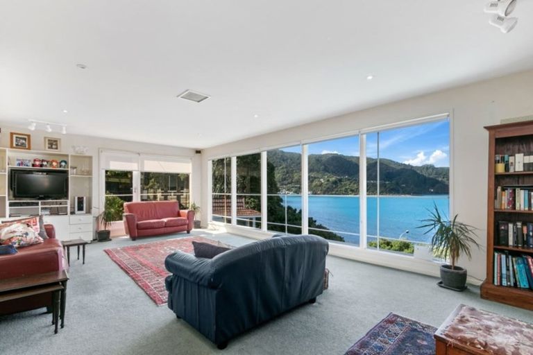 Photo of property in 1a Howard Road, Point Howard, Lower Hutt, 5013