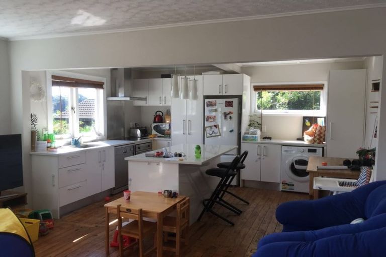 Photo of property in 1/58 Glencoe Road, Browns Bay, Auckland, 0630