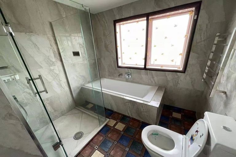 Photo of property in 22c Buscomb Avenue, Henderson, Auckland, 0610