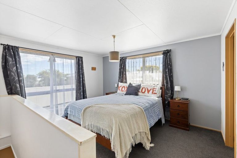 Photo of property in 11 Perrin Place, Kelvin Grove, Palmerston North, 4414