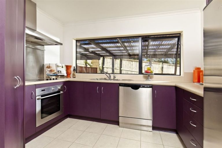 Photo of property in 56 View Ridge Drive, Ranui, Auckland, 0612