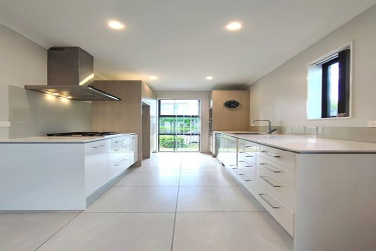 Photo of property in 4 Arthur Rolfe Lane, Swanson, Auckland, 0614