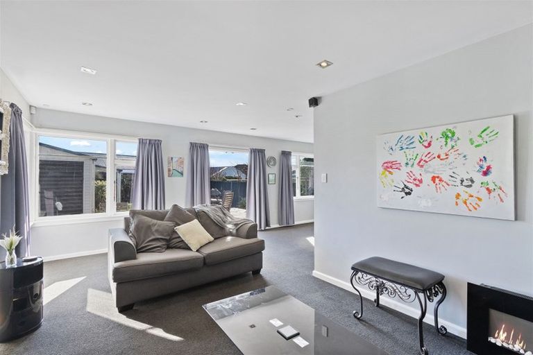 Photo of property in 8 Mappleton Avenue, Burnside, Christchurch, 8053