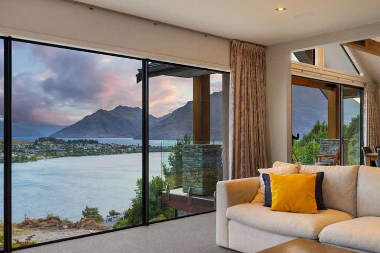 Photo of property in St Andrews Park, 22 St Georges Avenue, Queenstown, 9300