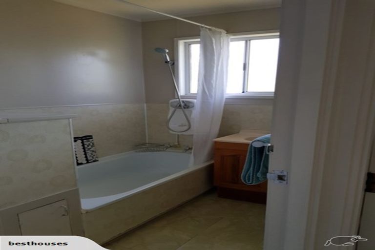 Photo of property in 28 Ripiro Drive, Baylys Beach, Dargaville, 0377