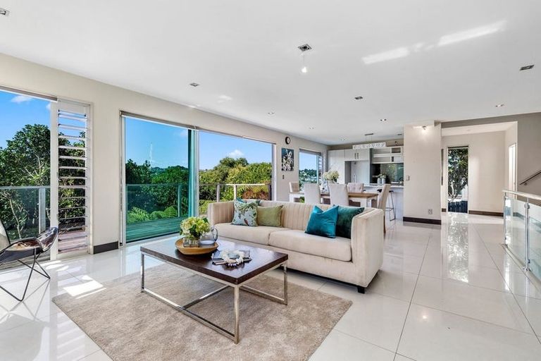 Photo of property in 1 Paterson Mews, Browns Bay, Auckland, 0630