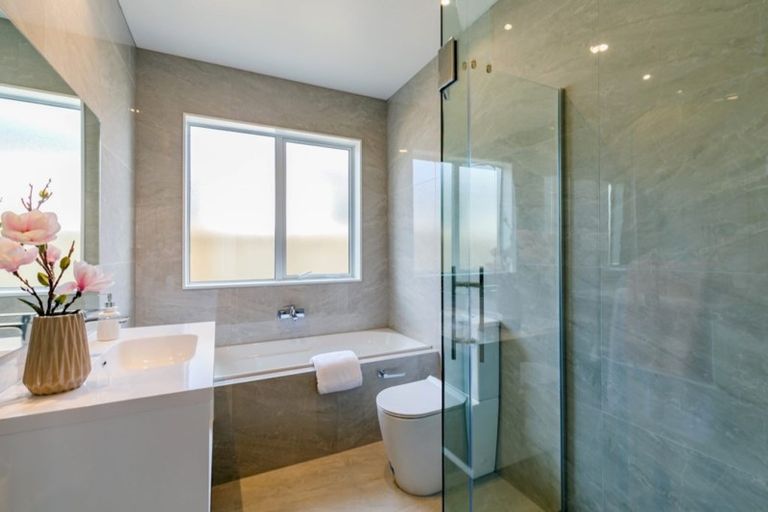 Photo of property in 16 Ropere Street, Kumeu, 0810