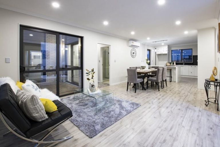 Photo of property in 198 Ridge Road, Howick, Auckland, 2014