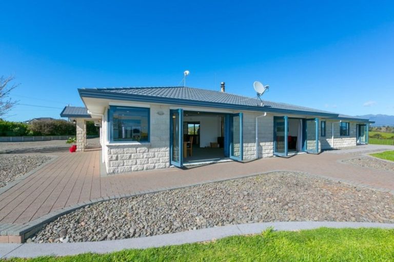 Photo of property in 930 Upland Road, Egmont Village, New Plymouth, 4372