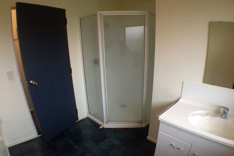 Photo of property in 8a Battersea Place, Roslyn, Palmerston North, 4414