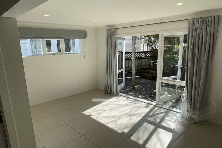 Photo of property in 6 Hinemoa Terrace, Birkenhead, Auckland, 0626