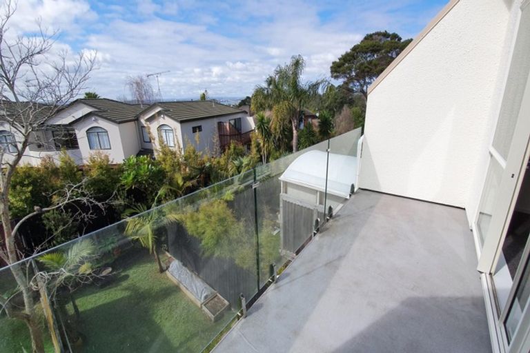 Photo of property in 2/268a Onewa Road, Birkenhead, Auckland, 0626