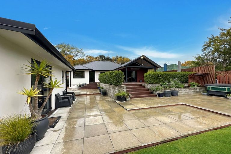 Photo of property in 45 Heretaunga Square, Silverstream, Upper Hutt, 5019