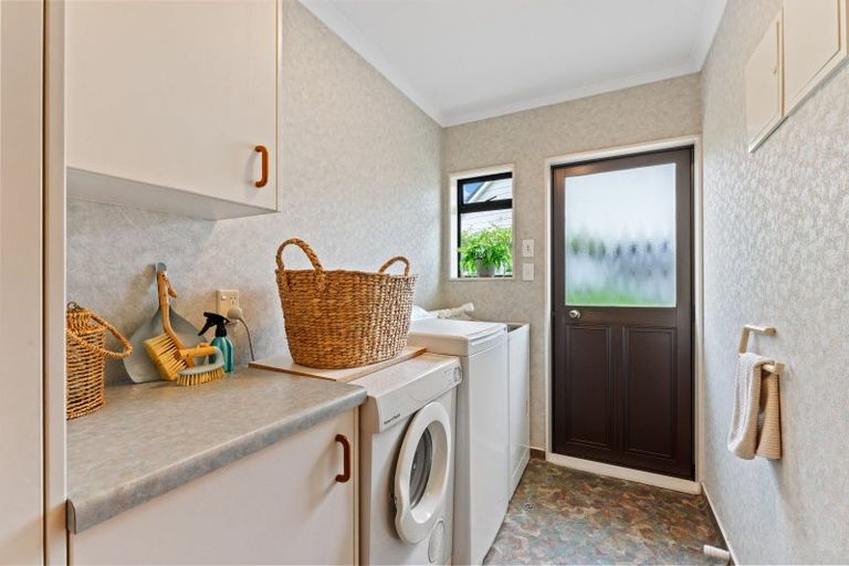 Photo of property in 11 Rosebank Avenue, Kelvin Grove, Palmerston North, 4414