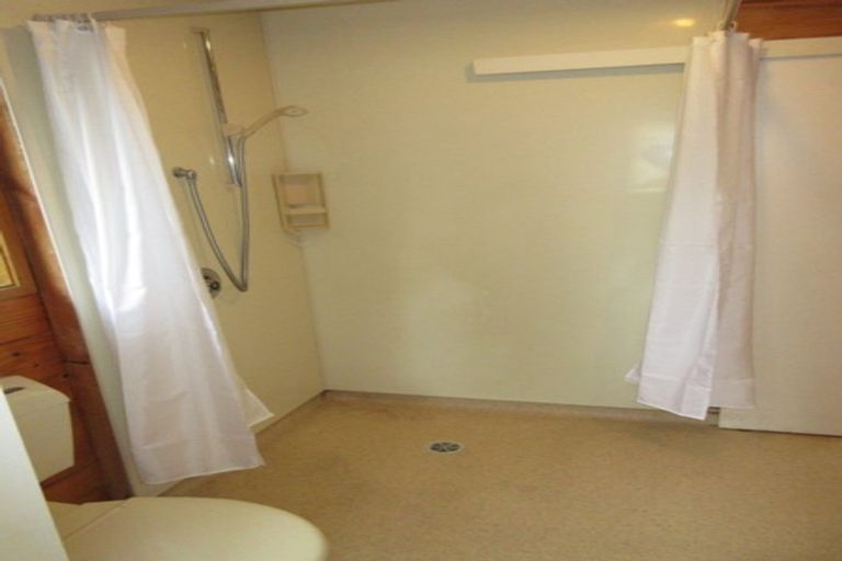 Photo of property in 51a Tiromoana Road, Raumati South, Paraparaumu, 5032