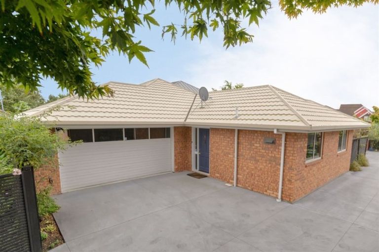 Photo of property in 2/9 Elmwood Road, Strowan, Christchurch, 8052