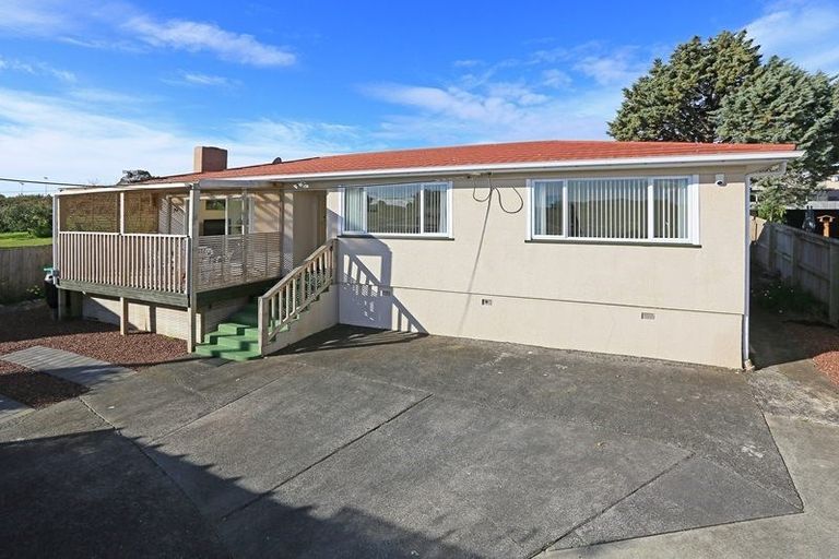 Photo of property in 11 Sheehan Road, Te Atatu South, Auckland, 0610