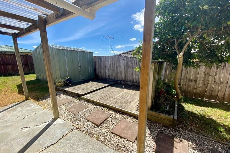 Photo of property in 8 Piriti Place, Weymouth, Auckland, 2103