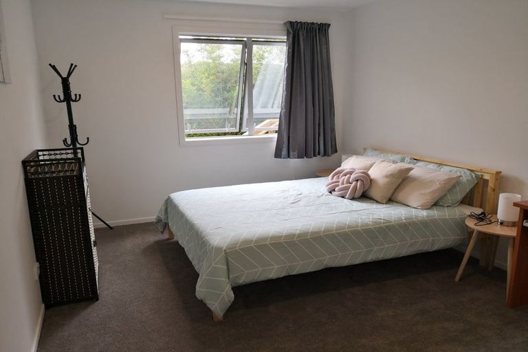 Photo of property in 3 Julia Place, Totara Vale, Auckland, 0629