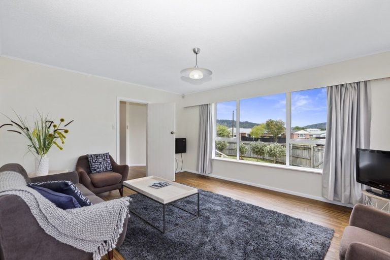 Photo of property in 2 Whirinaki Crescent, Heretaunga, Upper Hutt, 5018