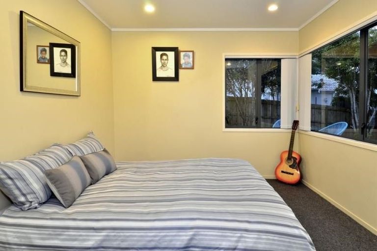 Photo of property in 136 Wiseley Road, West Harbour, Auckland, 0618