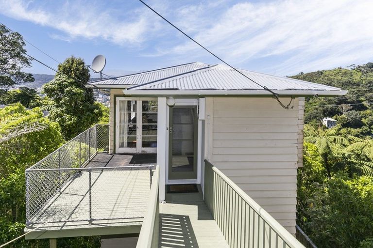 Photo of property in 19 Zetland Street, Highbury, Wellington, 6012