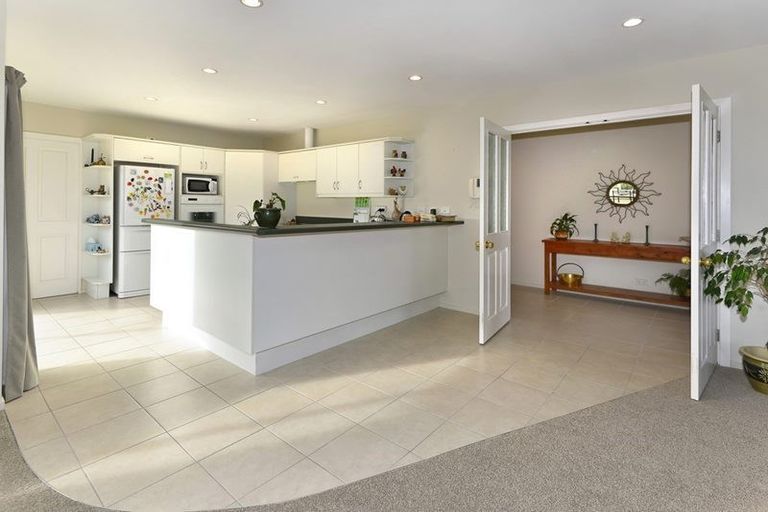 Photo of property in 27 Broadhaven Avenue, Parklands, Christchurch, 8083