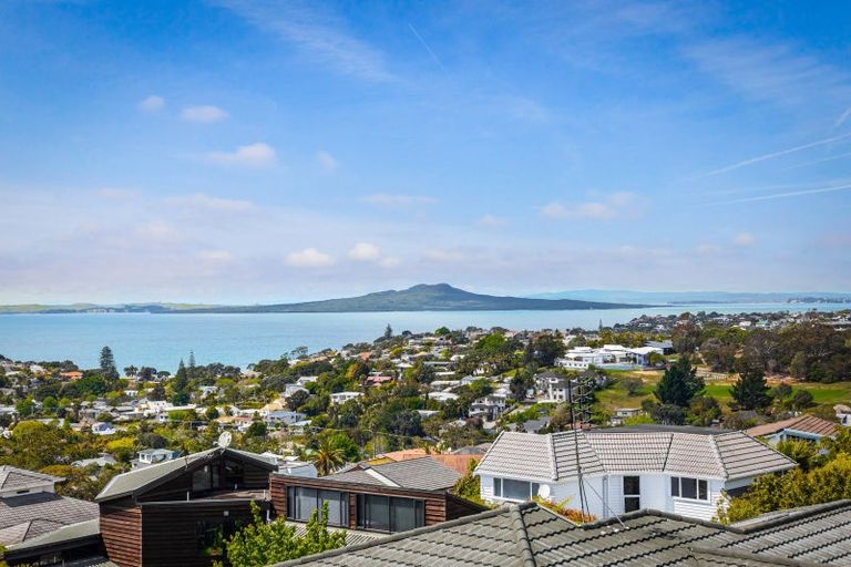 Photo of property in 2/7 Calypso Place, Rothesay Bay, Auckland, 0630