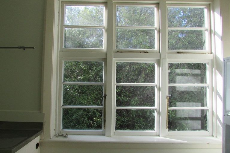 Photo of property in 2 Hawkhurst Road, Lyttelton, 8082