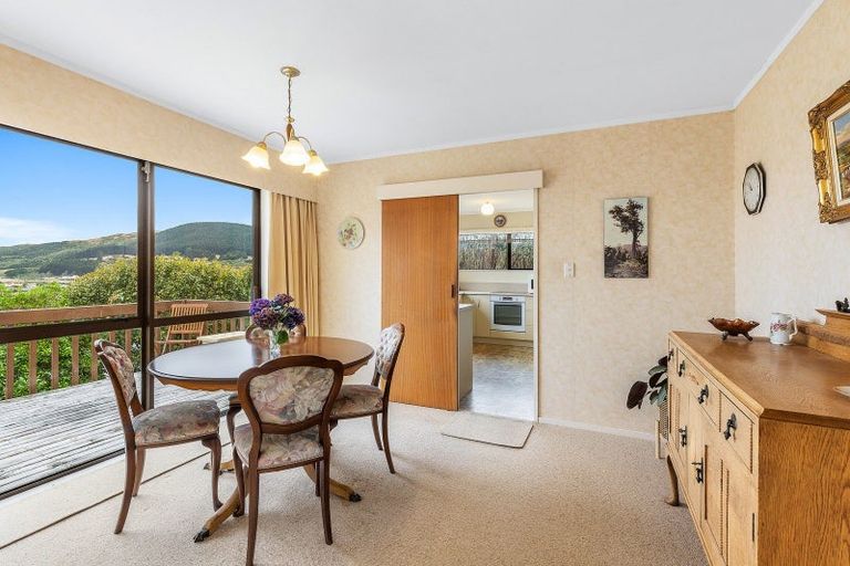 Photo of property in 6 Saint Aidans Way, Tawa, Wellington, 5028