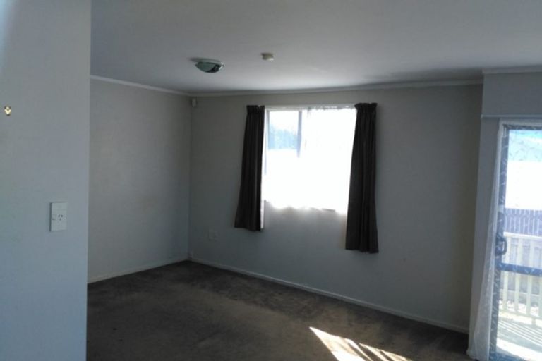 Photo of property in 1/67 Redcrest Avenue, Red Hill, Papakura, 2110