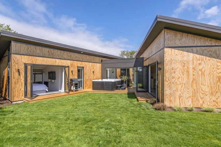 Photo of property in 98 Osborne Street, Waltham, Christchurch, 8011