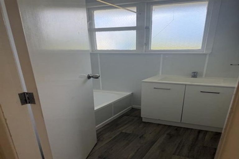 Photo of property in 8 York Place, Cannons Creek, Porirua, 5024