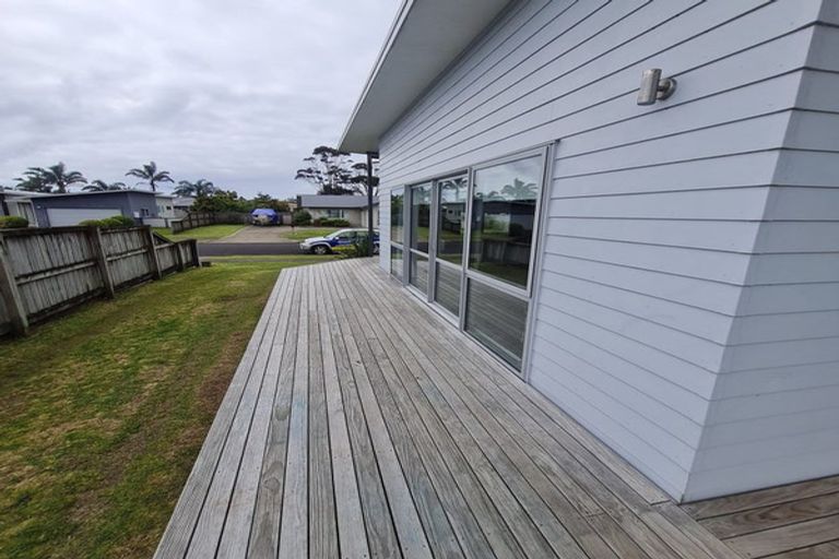 Photo of property in 8 Wells Place, Whitianga, 3510