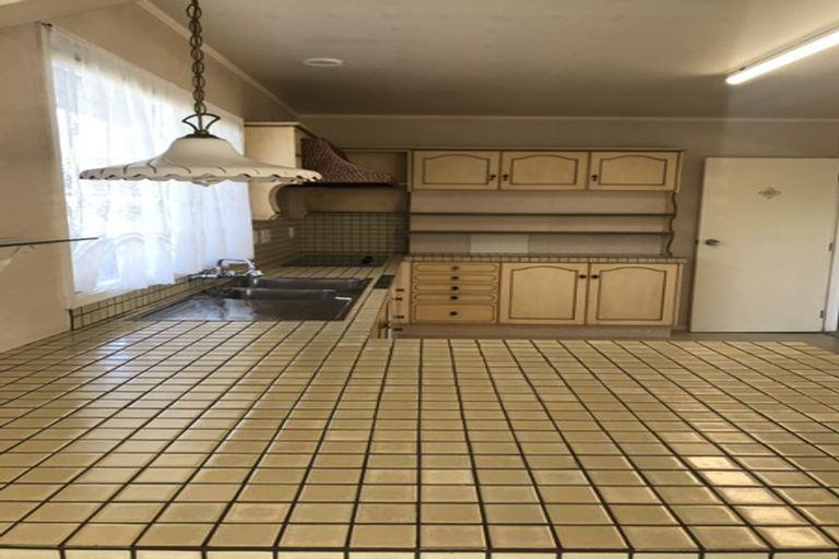 Photo of property in 6 Birdie Place, Red Beach, 0932