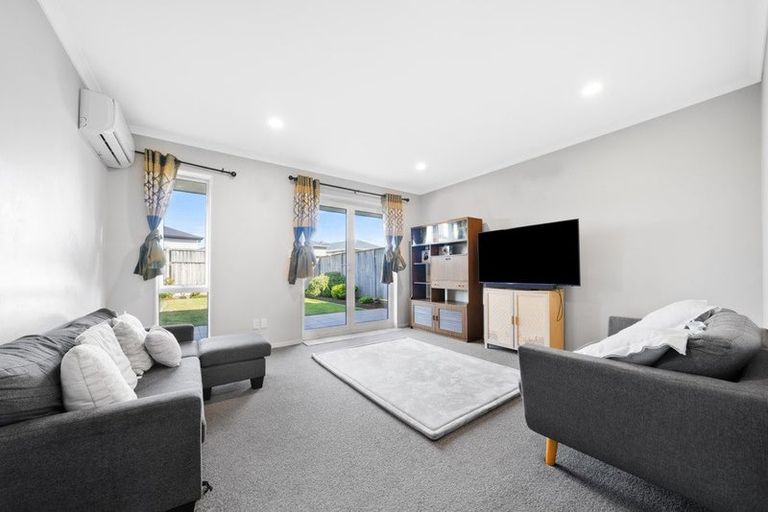 Photo of property in 25 Warbler Crescent, Papakura, 2110