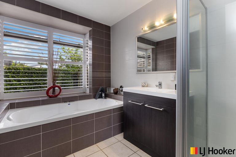 Photo of property in 180 Carnoustie Drive, Wattle Downs, Auckland, 2103